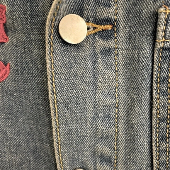 Men’s L denim jacket by Shein. EUC featuring a red rose on the right side chest. - Picture 6 of 8